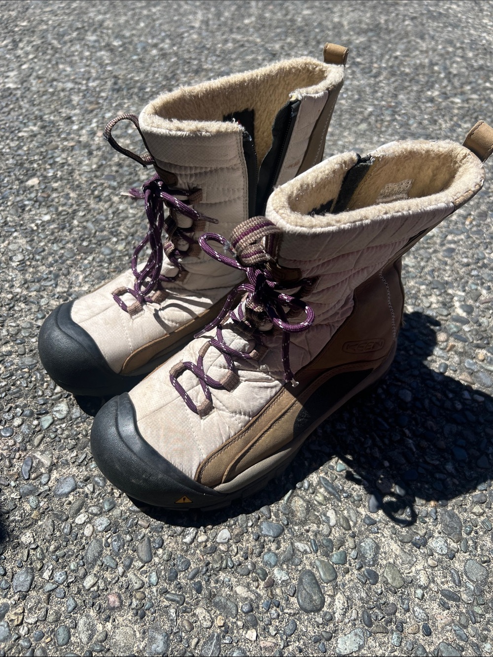 KEEN Women's Tan & Brown Winter Boots with Purple Laces size 8.5